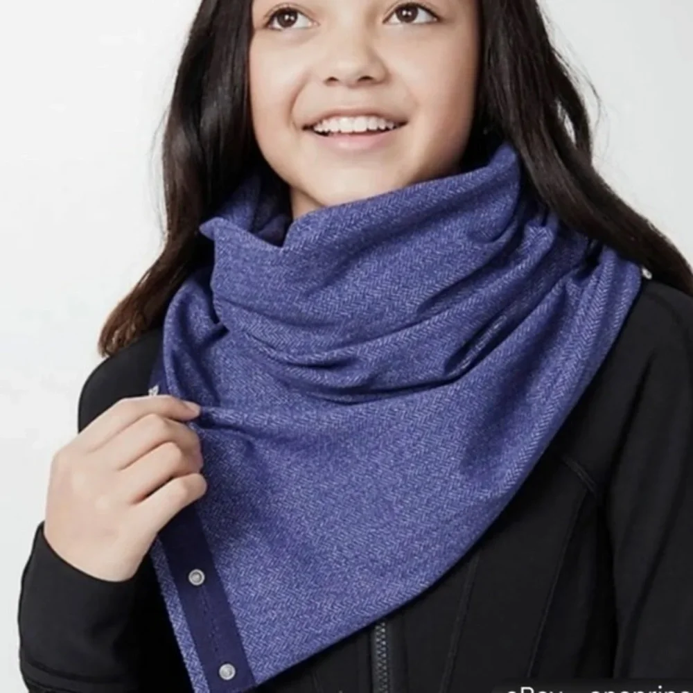 Ivivva (Lululemon) herringbone Village Chill Herringbone multi wear snap scarf